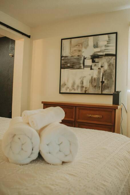 Вілла Casa Charleston-3Br-2Bath-Hot Tub-Pet Friendly-No Pet Fees! Альбукерке Екстер'єр фото