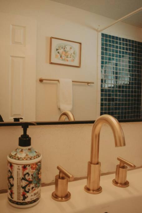 Вілла Casa Charleston-3Br-2Bath-Hot Tub-Pet Friendly-No Pet Fees! Альбукерке Екстер'єр фото