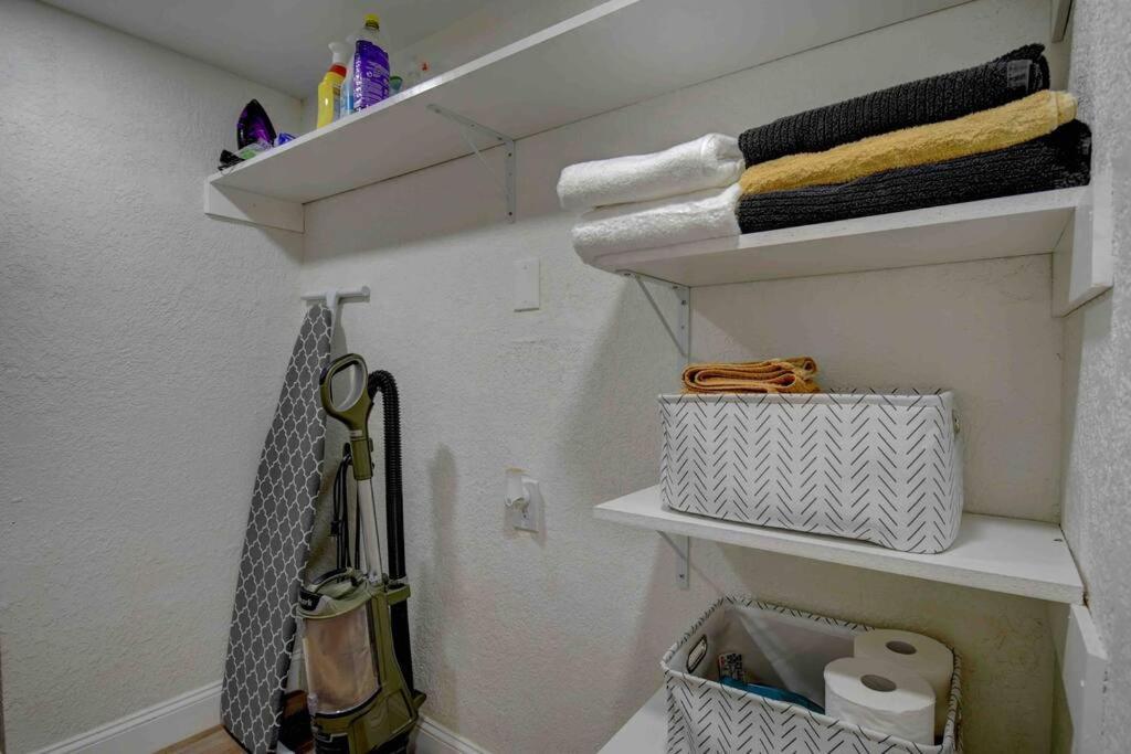 Вілла Casa Charleston-3Br-2Bath-Hot Tub-Pet Friendly-No Pet Fees! Альбукерке Екстер'єр фото