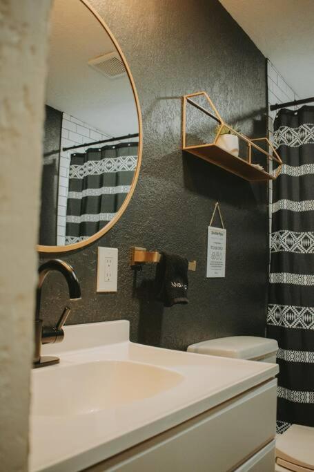 Вілла Casa Charleston-3Br-2Bath-Hot Tub-Pet Friendly-No Pet Fees! Альбукерке Екстер'єр фото