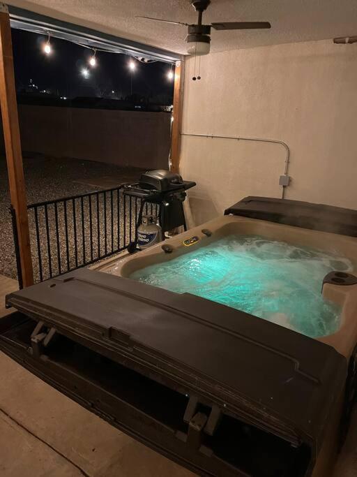 Вілла Casa Charleston-3Br-2Bath-Hot Tub-Pet Friendly-No Pet Fees! Альбукерке Екстер'єр фото